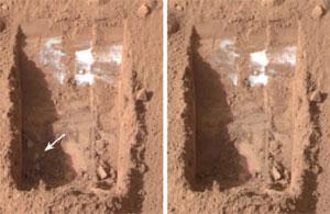 Sol 20: Phoenix spots possible chunks of ice (arrow) in the Dodo-Goldilocks trenches. By sol 24 they are gone (right).