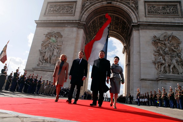 A formal event at the Arc de Triomphe.