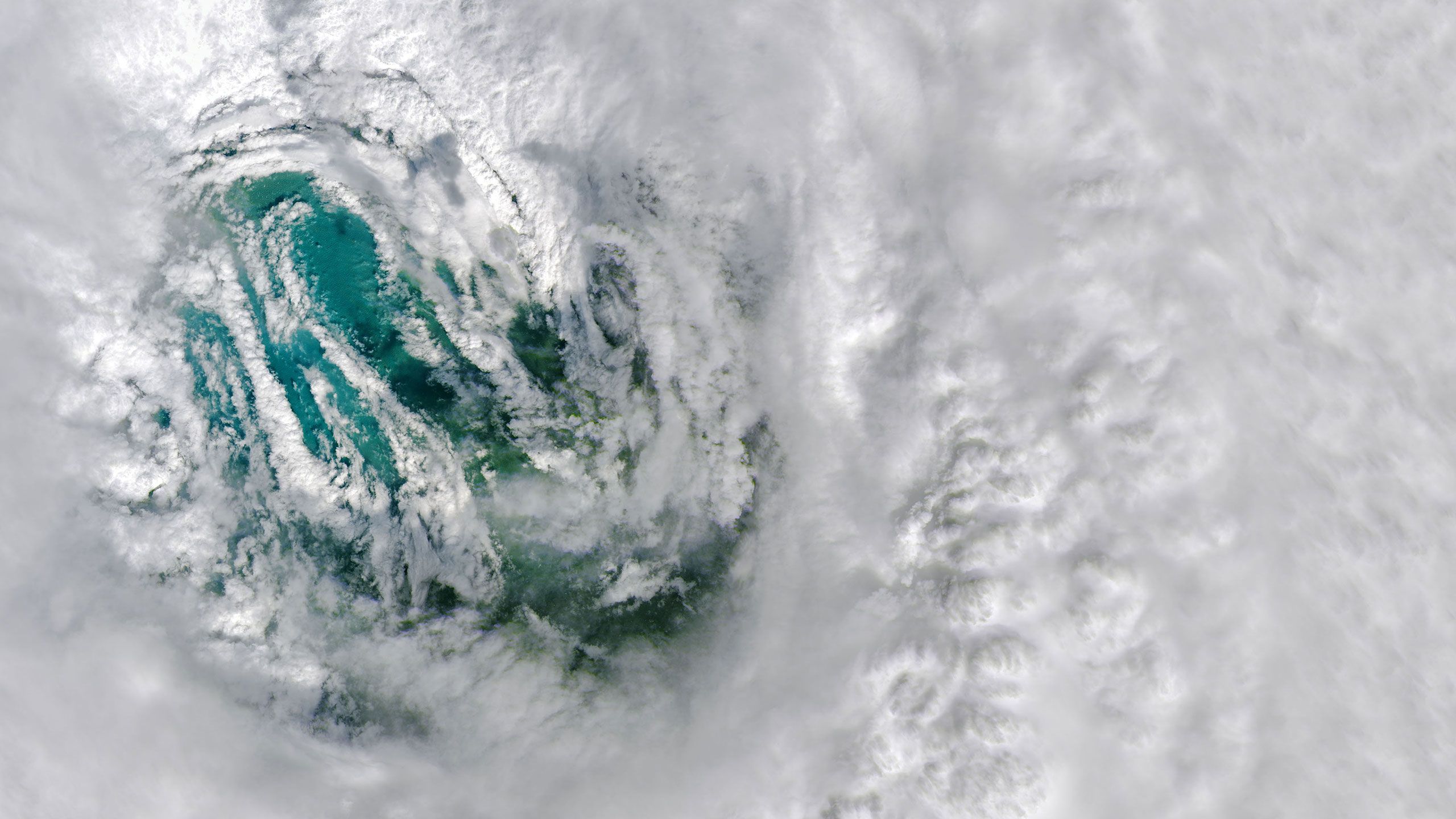 Natural-colour satellite image of the eye of Hurricane Ian.