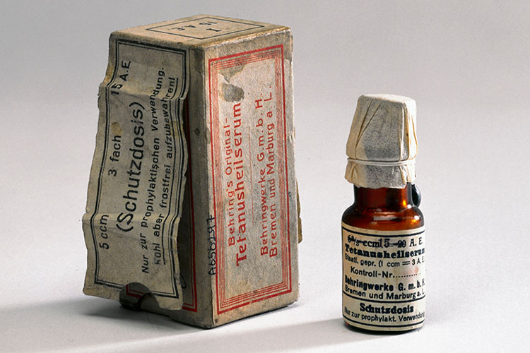 Box and bottle of Behring’s original tetanus serum