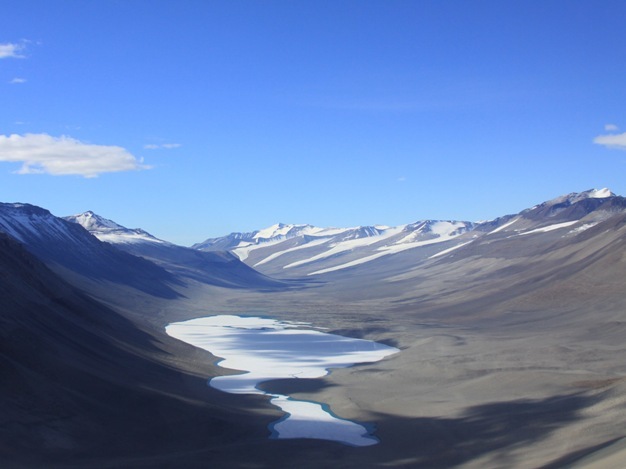 Wright Valley in the McMurdo Dry Valleys, Antarctica (77°31’S, 161°34’E).